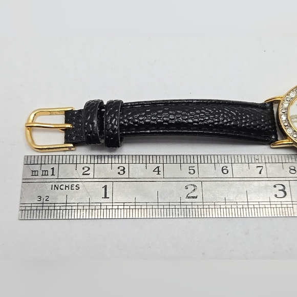 Womens AVON F66681-7/P Gold Tone Quartz Analog Watch Bezel MOP Face New Battery - Picture 8 of 11